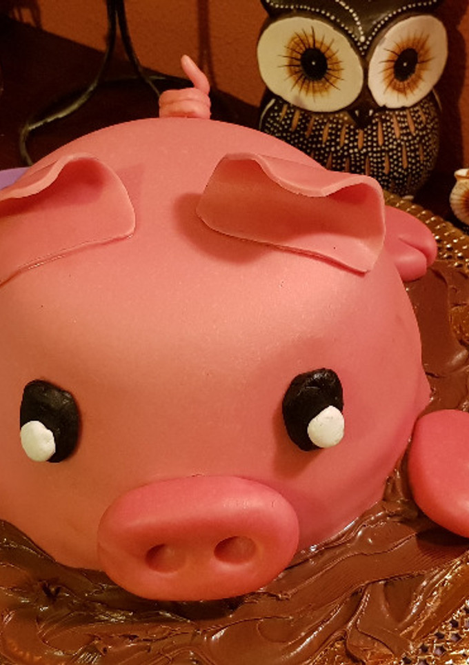 Una foto de Tarta Cerdito para Cumpleaños (Bizcocho de Chocolate)