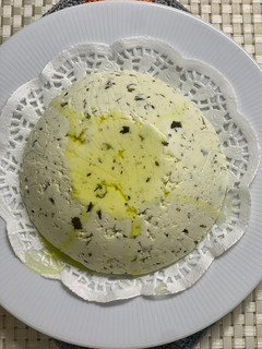 Una foto de Queso fresco aromatizado