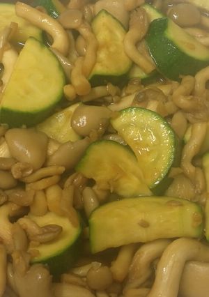 Foto resep Tumis Zukini jamur shimeji