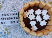 Una foto di charlotte con cioccolata