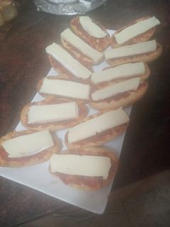 Una foto de Tostas de membrillo y queso brie