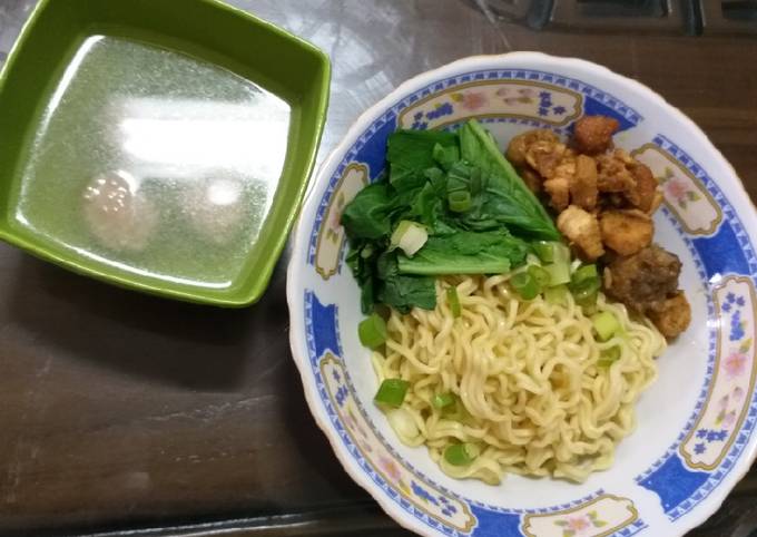 66. Mie ayam sederhana