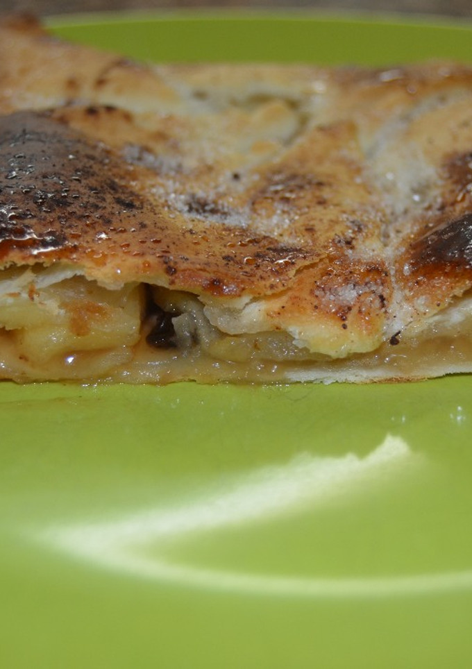 Una foto de Empanada de pasas  y manzana