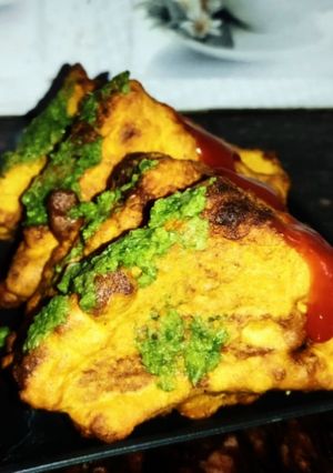 आलू ब्रेड पकौड़ा (aloo bread pakoda recipe in Hindi) रेसिपी मुख्य फोटो