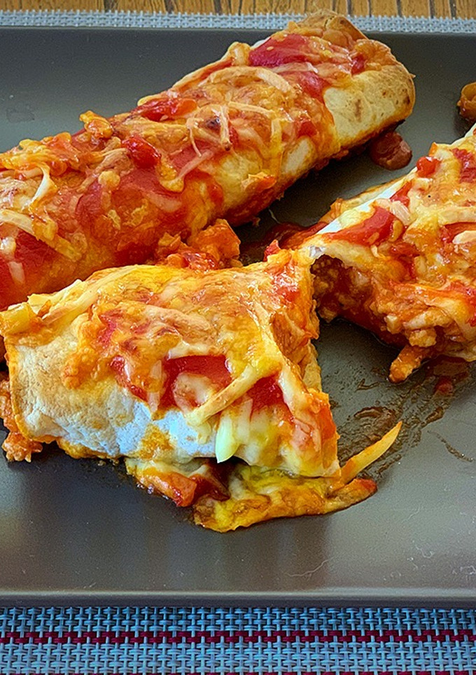 Una foto de Enchiladas de pollo con piparras