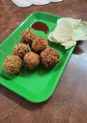 આલુ નૂડલ્સ બોલ (Potato Noodles Balls Recipe In Gujarati) રેસીપી મુખ્ય ફોટો