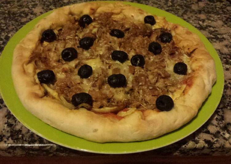 Pizza de atún