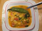 Una foto de sopa de habas de chile