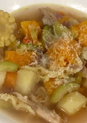Una foto de Cocina antifrío: Sopa de pollo y vegetales