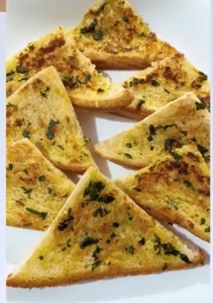 Foto resep Garlic bread 15 menit jadi 🧄🍞