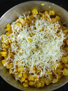 સ્વીટ કોર્ન ચીઝ મસાલા(sweet corn cheese masala recipe in Gujarati) રેસીપી મુખ્ય ફોટો