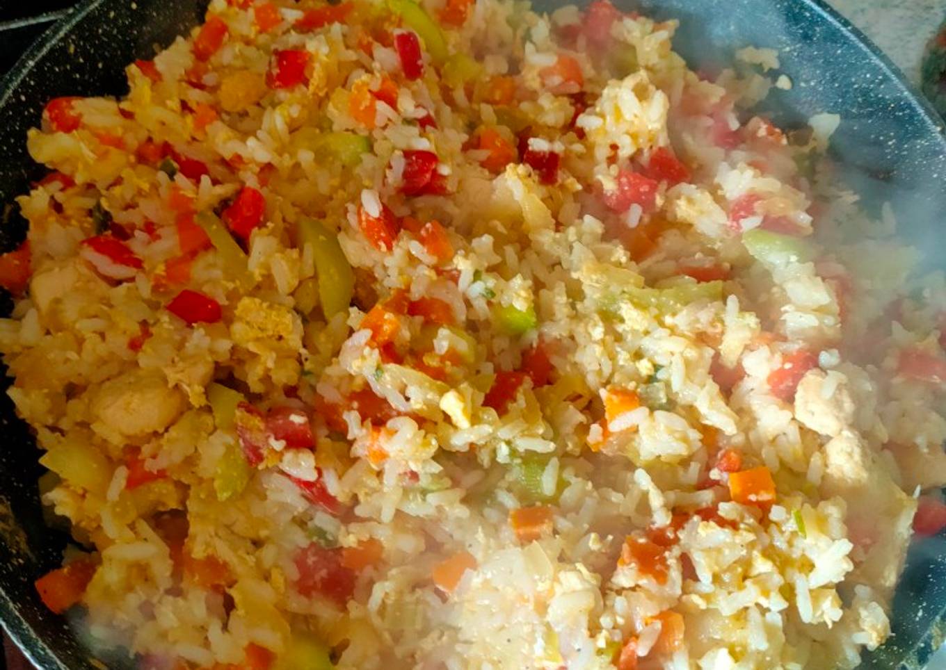 Arroz frito con pollo