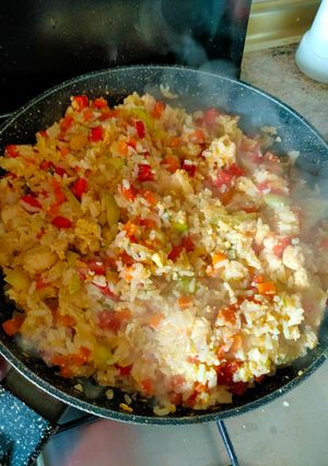 Una foto de Arroz frito con pollo
