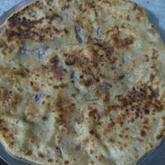 A picture of Aaloo pyaaz paratha.