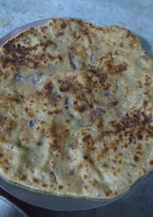 A picture of Aaloo pyaaz paratha.