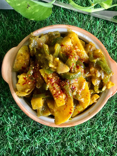 कड़ाही आलू (Kadai Aloo recipe in hindi) रेसिपी मुख्य फोटो