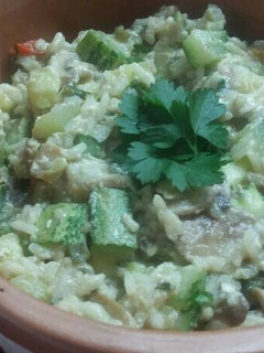 Una foto de Verduras salteadas con arroz y champigñones