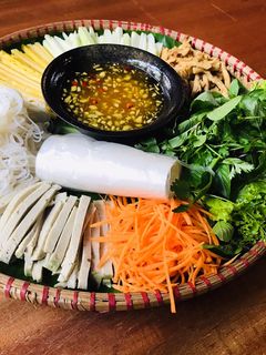 Hình của món Gỏi cuốn chay.