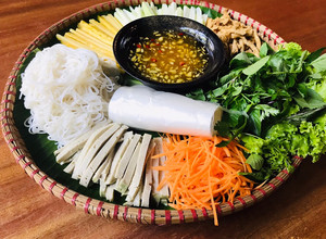 Hình của món Gỏi cuốn chay.