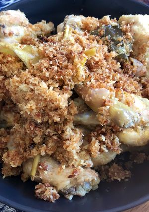 A picture of Ayam Goreng Serundeng (Fried Chicken w/ crispy coconut flakes).