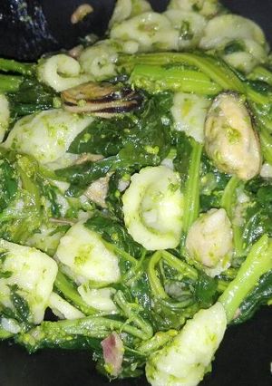 Foto di Orecchiette con cime di rapa e frutti di mare