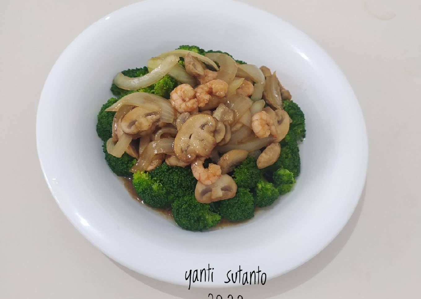 Brokoli Siram Udang Jamur