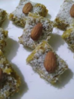 स्प्राउट्स बर्फी (sprouts barfi recipe in hindi) रेसिपी मुख्य फोटो