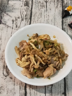 超省時便當菜:雙菇炒雞丁 的食譜成品照片