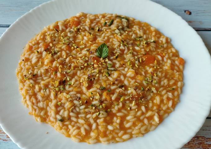 Modo semplice a Preparare Fatto in casa super veloce Risotto con zucca menta e granella di pistacchio