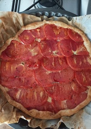 Une photo de Tarte houmous et tomates