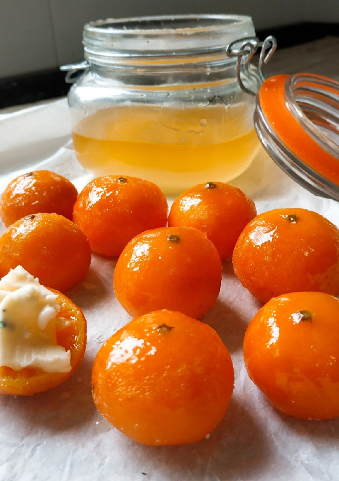 Una foto de Mini mandarinas enteras confitadas
