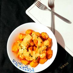 A picture of Patatas Bravas.