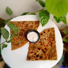 A picture of Saag Ka Paratha.