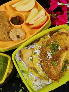 मूंग दाल पनीर स्टफ चीला (moong dal stuffed chilla recipe in Hindi) रेसिपी मुख्य फोटो