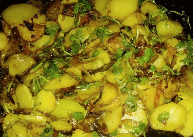 Recipe of Any-night-of-the-week Aloo fry bhujiaya/chapati roll