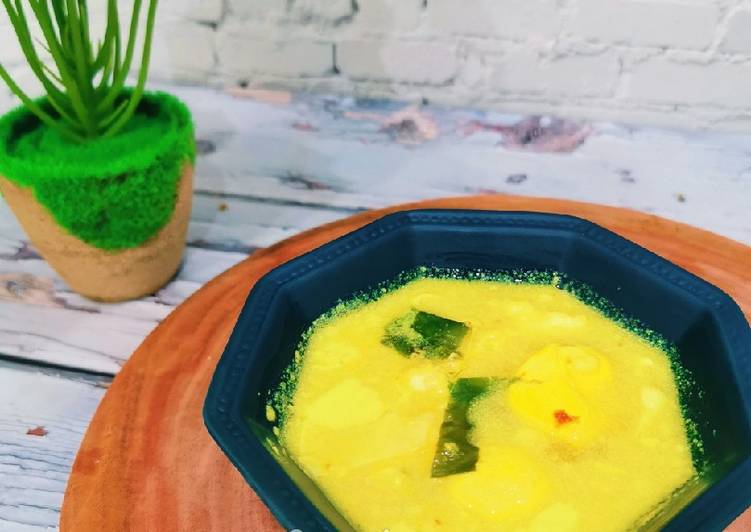 Langkah Mudah Memasak Telur masak lemak yang Sedap