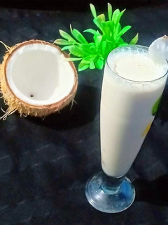 இளநீர் மில்க் ஷேக் (Ilaneer Milk Shake Recipe in Tamil) செய்முறை முக்கிய புகைப்படம்