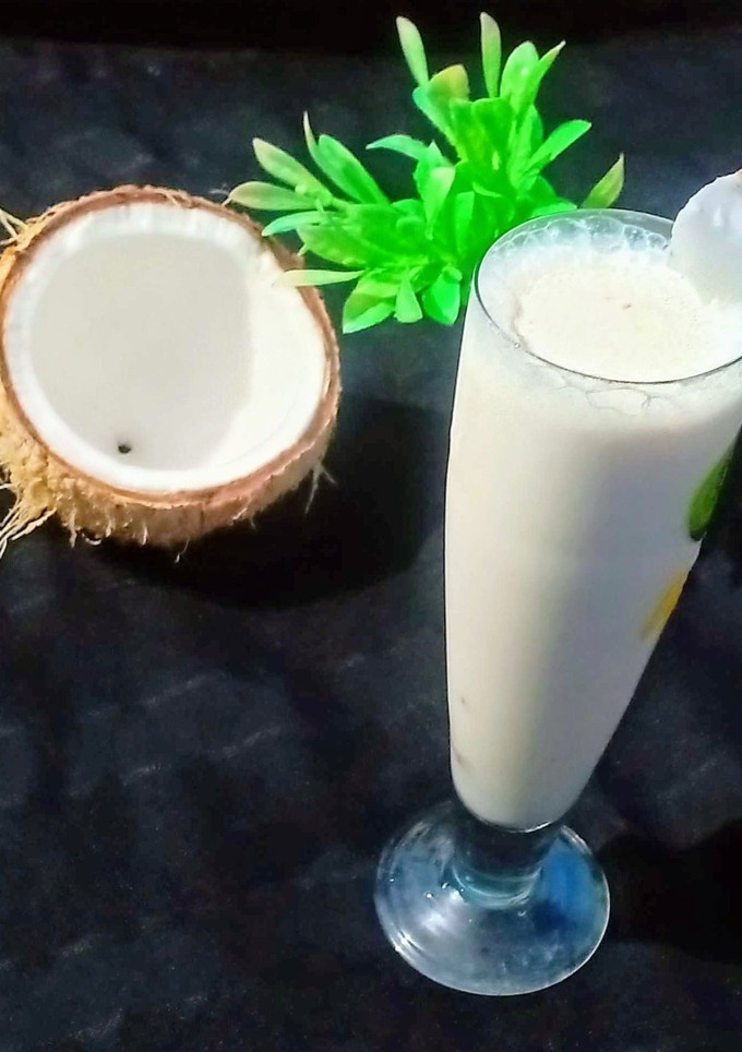 இளநீர் மில்க் ஷேக் (Ilaneer Milk Shake Recipe in Tamil) செய்முறை முக்கிய புகைப்படம்