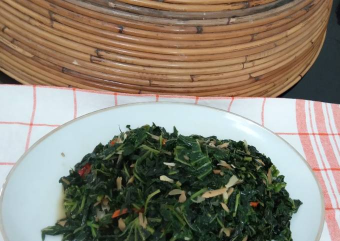 Bagaimana Menyiapkan Tumis Daun Pepaya Pahit Teri yang Bisa Manjain Lidah