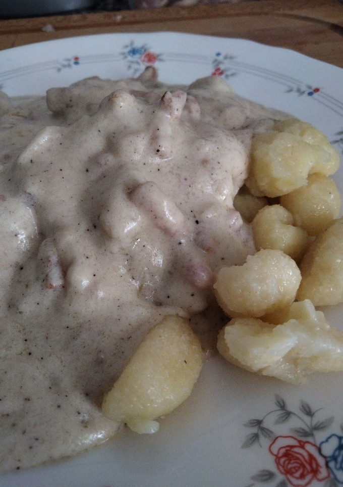 Una foto de Ñoquis con salsa de queso y variado de setas