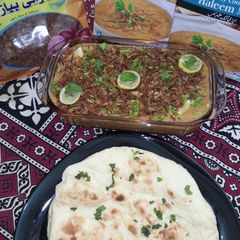 A picture of Mazedar beef haleem.