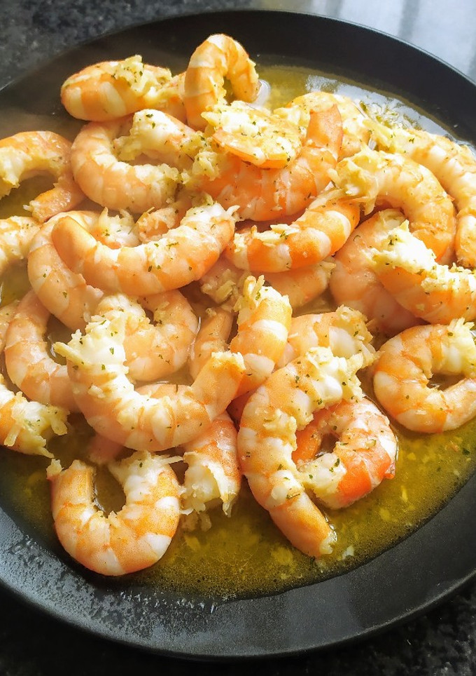 Una foto de Langostinos al ajillo