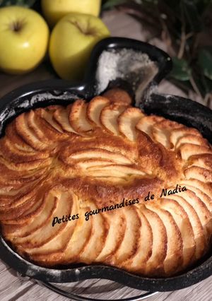 Une photo de Gâteau aux pommes et mascarpone dans un moule original 😊😊😊