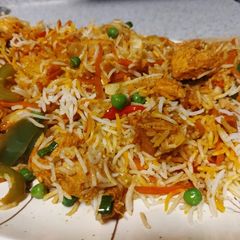 A picture of Chicken and vegetable biryani.
