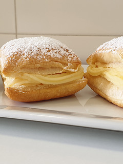 Una foto de Miguelitos con crema pastelera