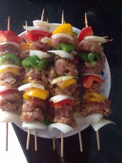 Hình của món Thịt xiên nướng chảo.