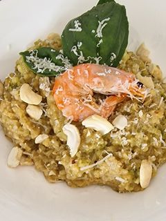 Una foto de Risotto al pesto con gambas