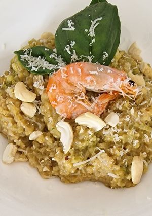 Una foto de Risotto al pesto con gambas