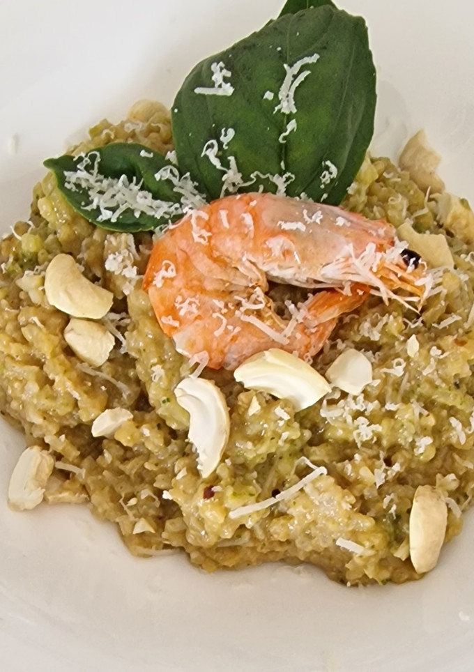 Una foto de Risotto al pesto con gambas