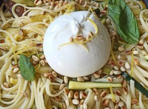 Une photo de Linguines au citron courgettes et burrata